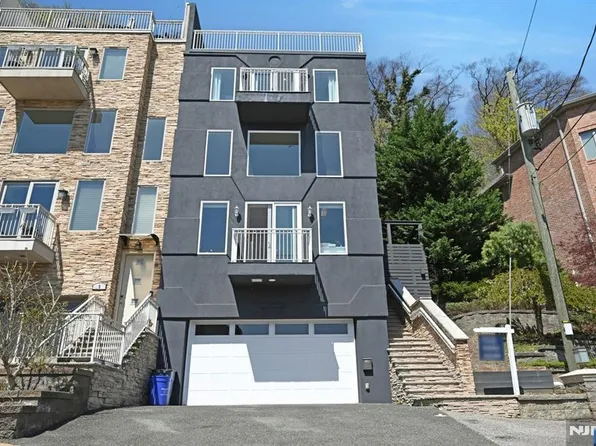 3 Oakdene Ter #3, Edgewater, NJ 07020