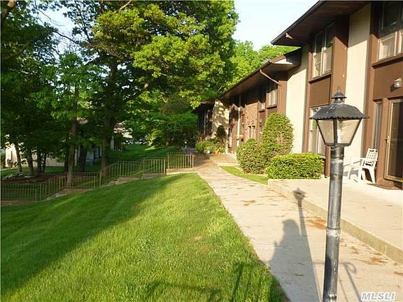 3rd image of 11 Cypress Ct