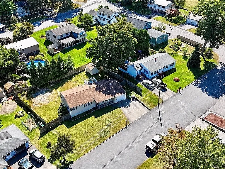 16 Mapleleaf Dr — Photo 25