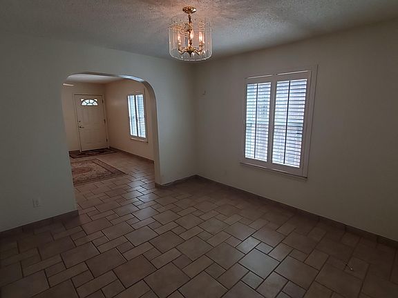 3rd image of 126 Silver Shadow Dr