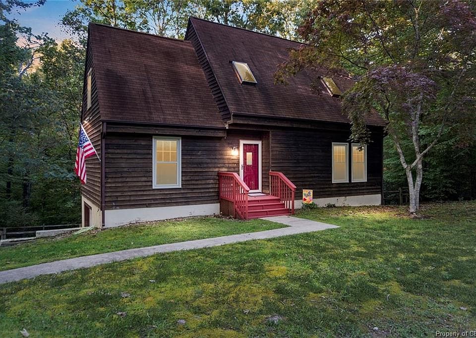 1st image of 121 Chapel Hill Ln