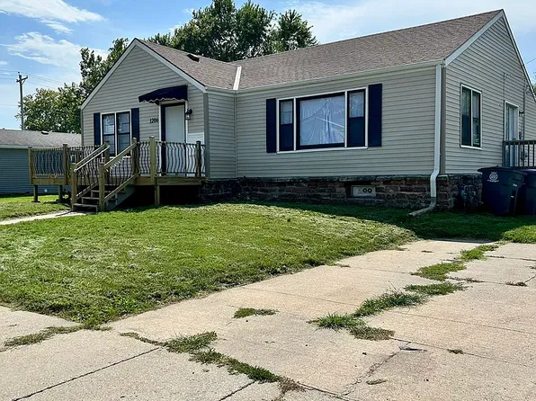 1206 N 17th St, Council Bluffs, IA 51501