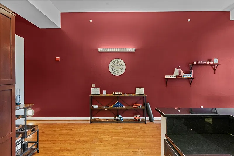 1 bed, 1.0 bath, 1180 sqft, $1,600 — Photo 2
