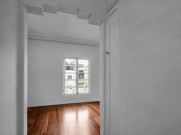 3rd image of 135 N La Peer Dr #8