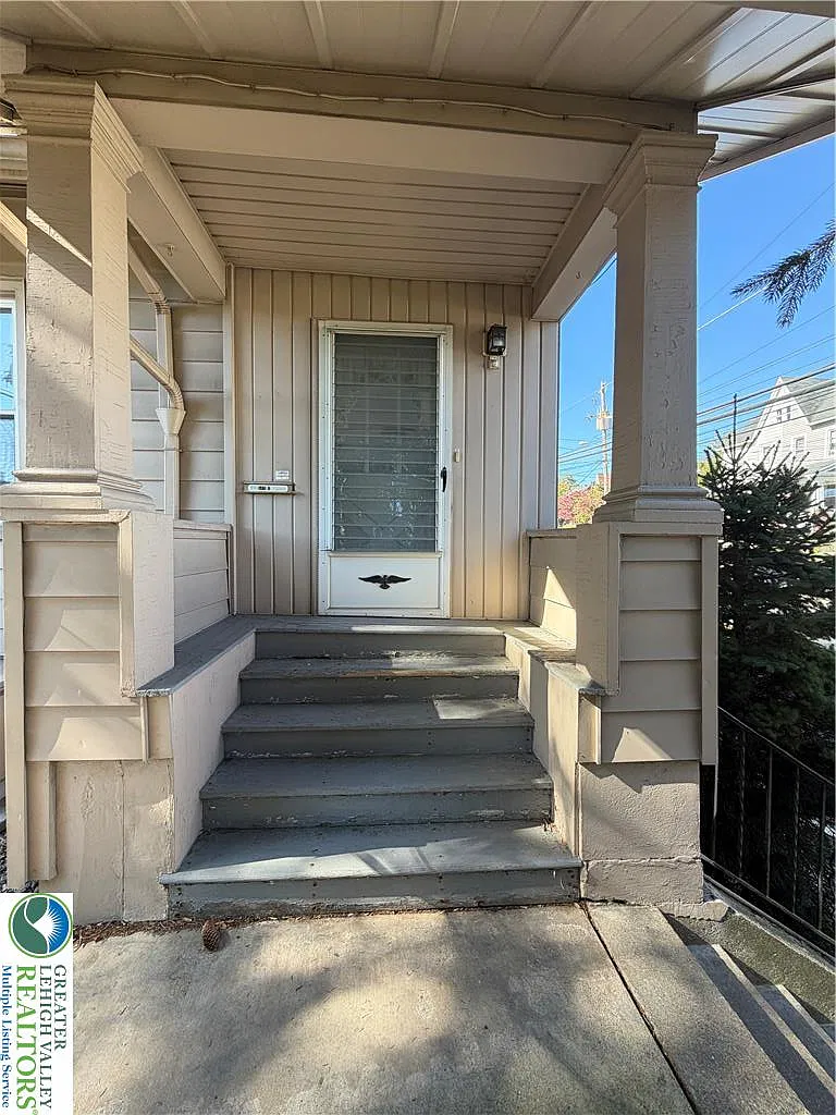 2 bed, 1150 sqft, $1,950 — Photo 2