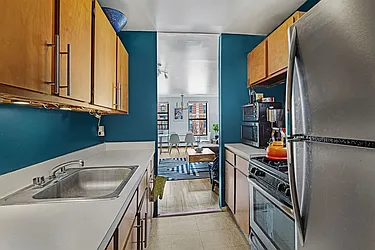 Rented by R New York