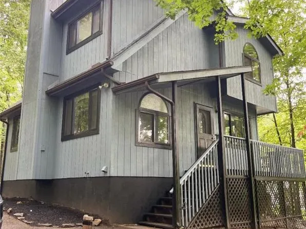 776 Clubhouse Dr, East Stroudsburg, PA 18302