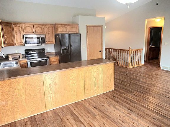 4th image of 409 Claudia Ave