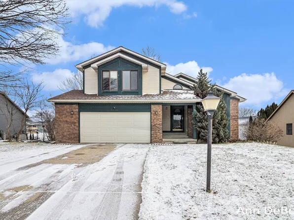 2136 Stowevalley Dr SE, Kentwood, MI 49508