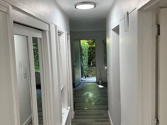 5th image of 1717 E Jefferson St #102