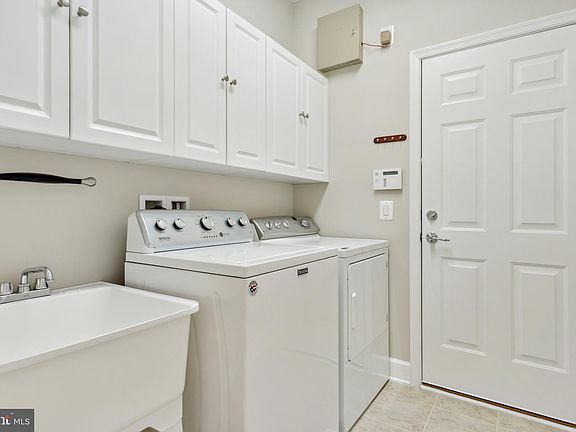 4th image of 113 Denison St