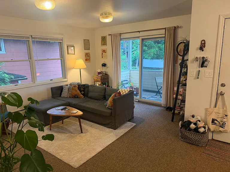 406 Hillview Pl — Photo 4