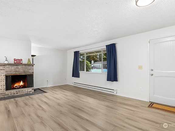 4th image of 9408 Columbine Circle W