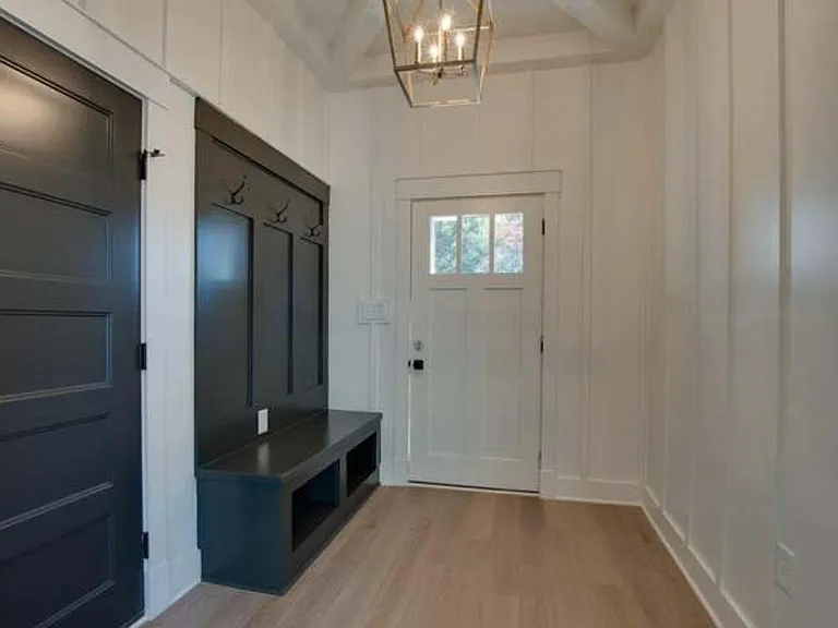 210 Drake Ave SW — Photo 3