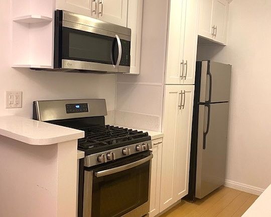 2nd image of 1608 S Bentley Ave APT 5