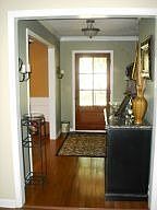 5th image of 907 S Montgomery St