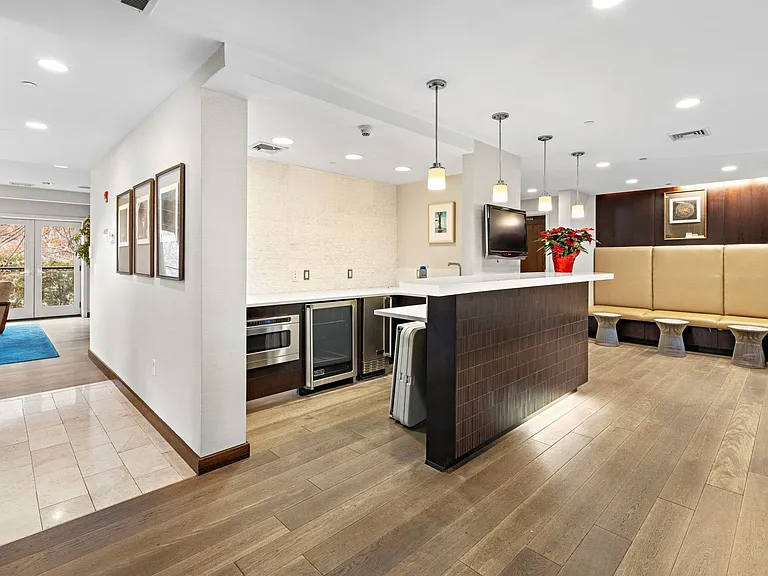 250 Henley Pl #406 — Photo 21