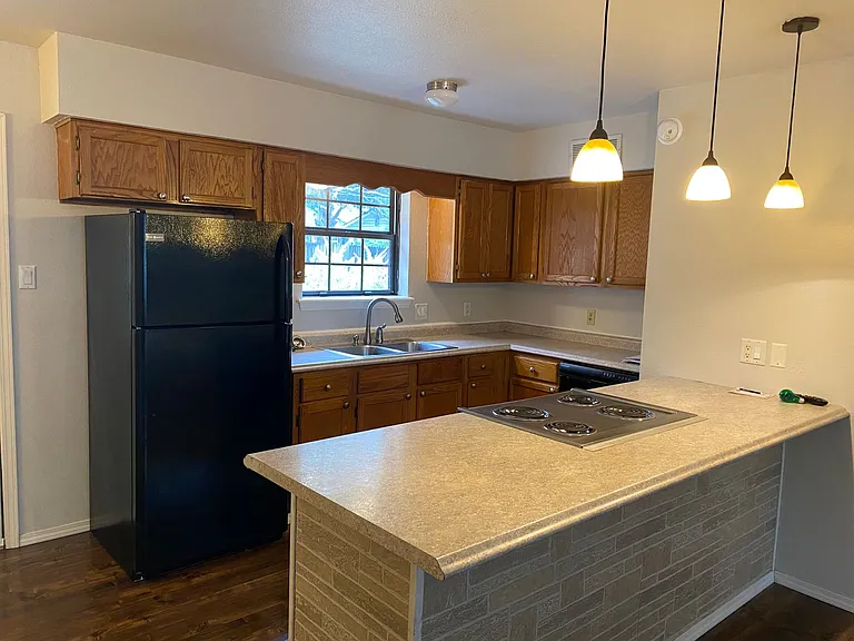 606 Shadow Dr — Photo 5