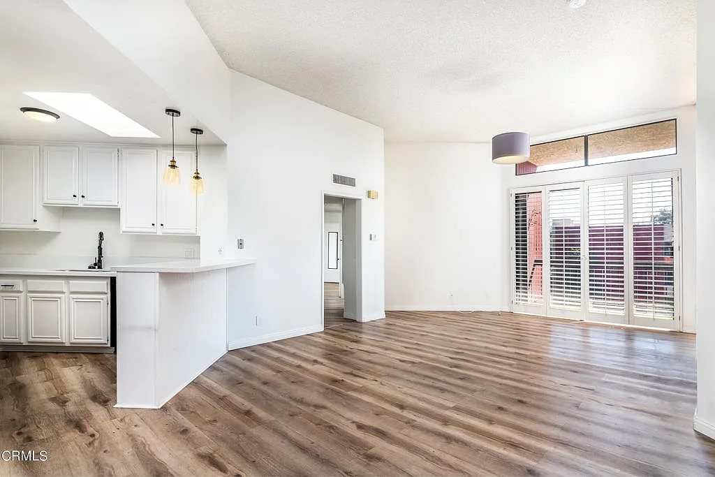 3 bed, 2.0 bath, 1262 sqft, $3,500 — Photo 3