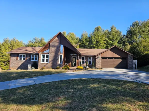 339 Fox Run Dr, Galax, VA 24333