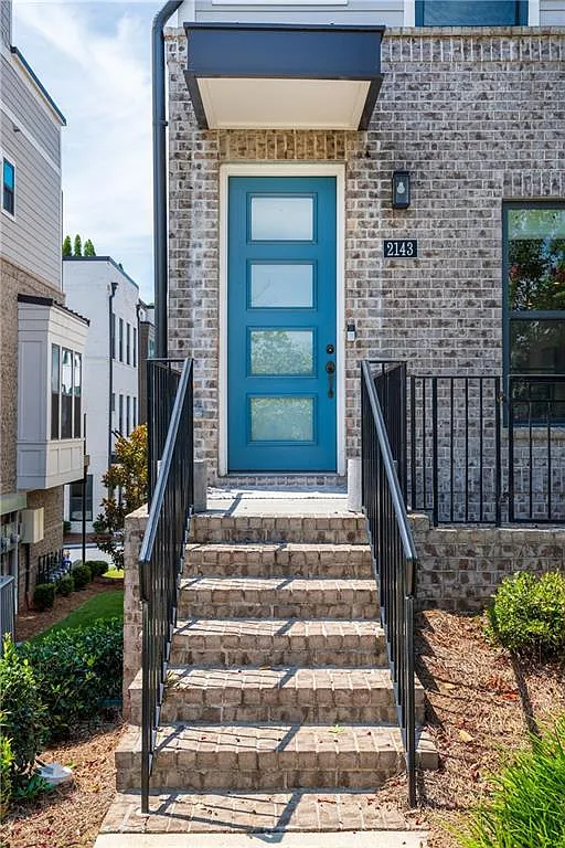 3 bed, 4.0 bath, 2143 sqft, $5,250 — Photo 4