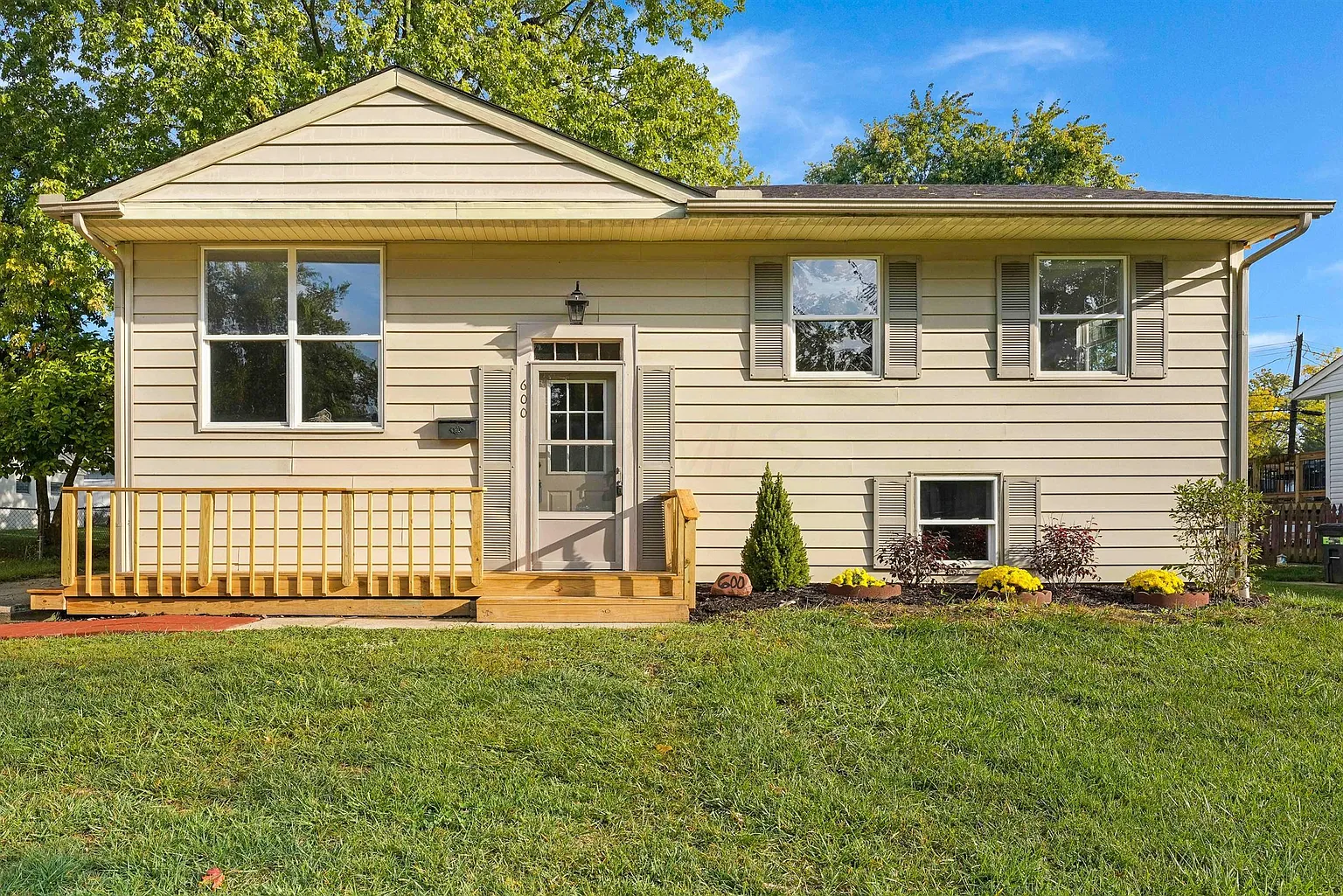 600 Fairholme Rd photo 1