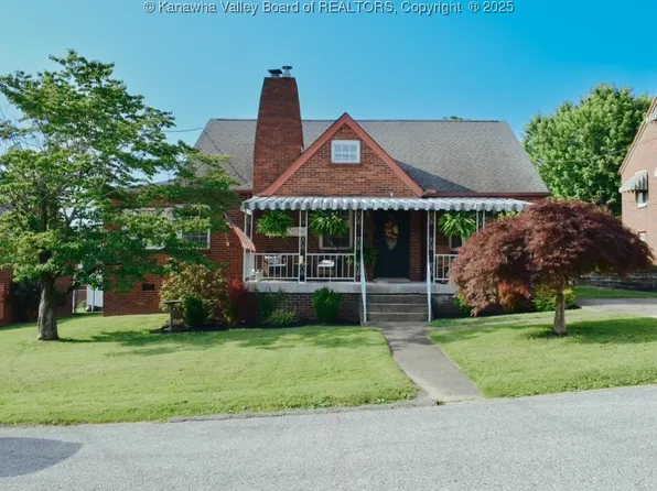 54 8th Ave, Saint Albans, WV 25177