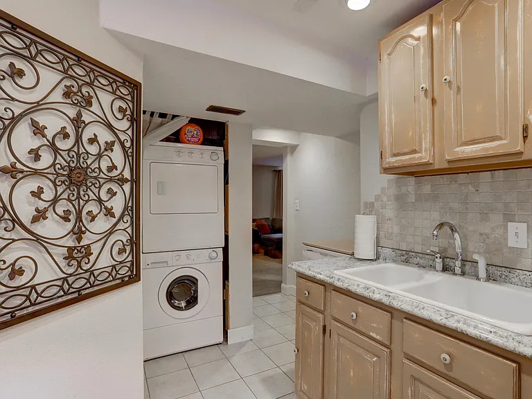 WASHER AND DRYER FRONT LOADING