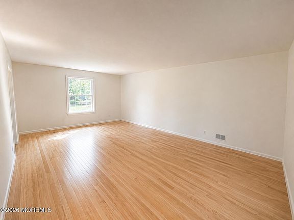 5th image of 2908 Logan Rd
