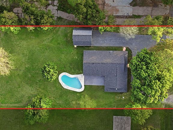 2nd image of 1011 Sycamore Rd