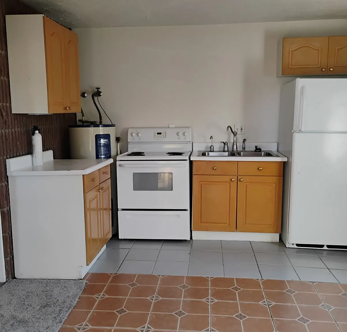 616 Riverside Dr SW — Photo 1