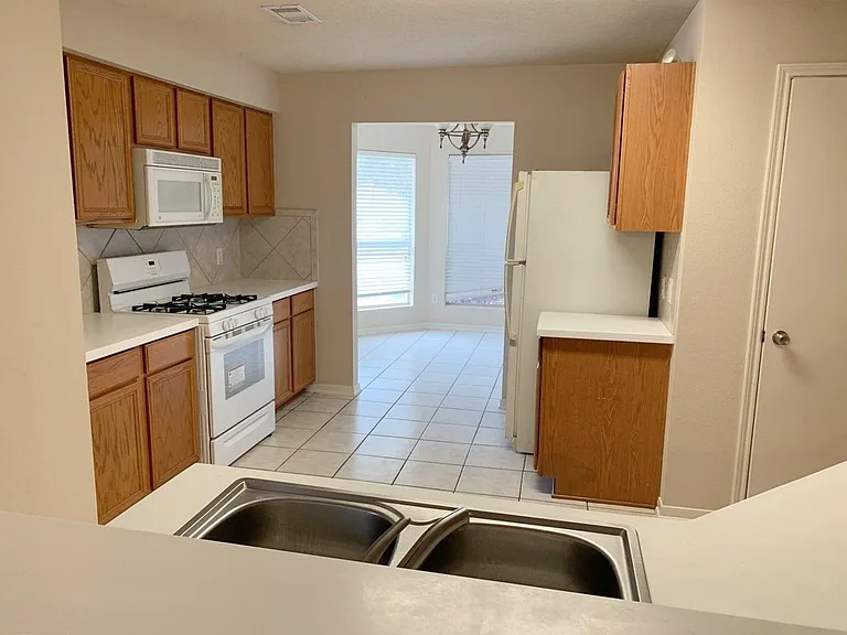 2747 Lofty Elm St — Photo 5