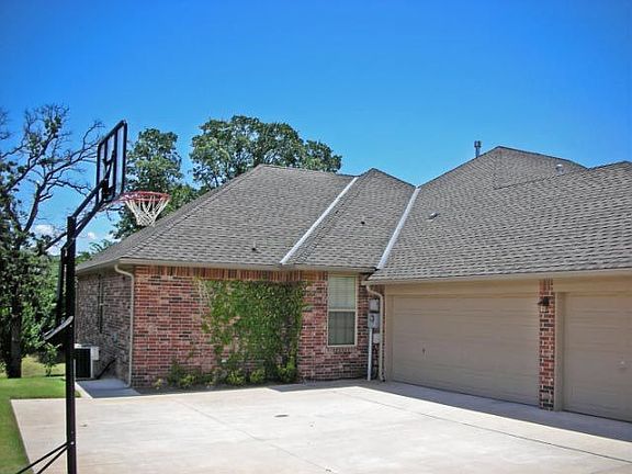 Side Load Garage is Flat -Great for Basketball      