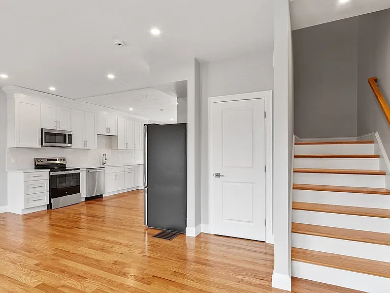 10 Windsor St #1 — Photo 16