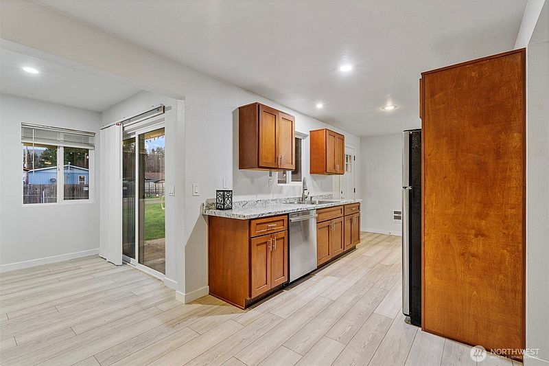5th image of 145 Collar Avenue