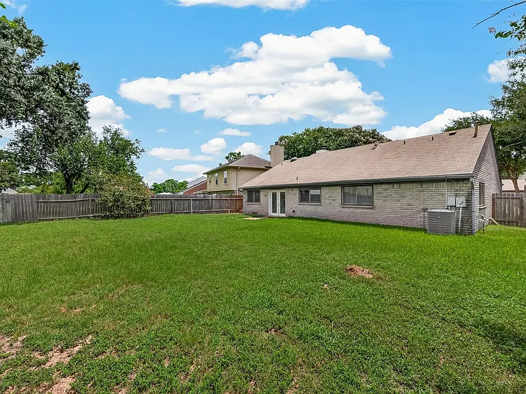 2423 Anthony Hay Ln — Photo 35