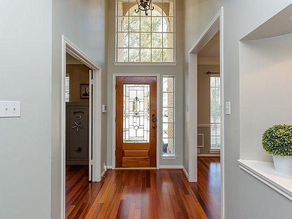 2nd image of 811 Heather Park Ct