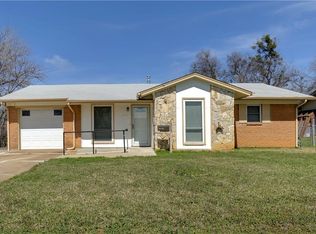 305 Westwood Dr, Euless, TX 76039