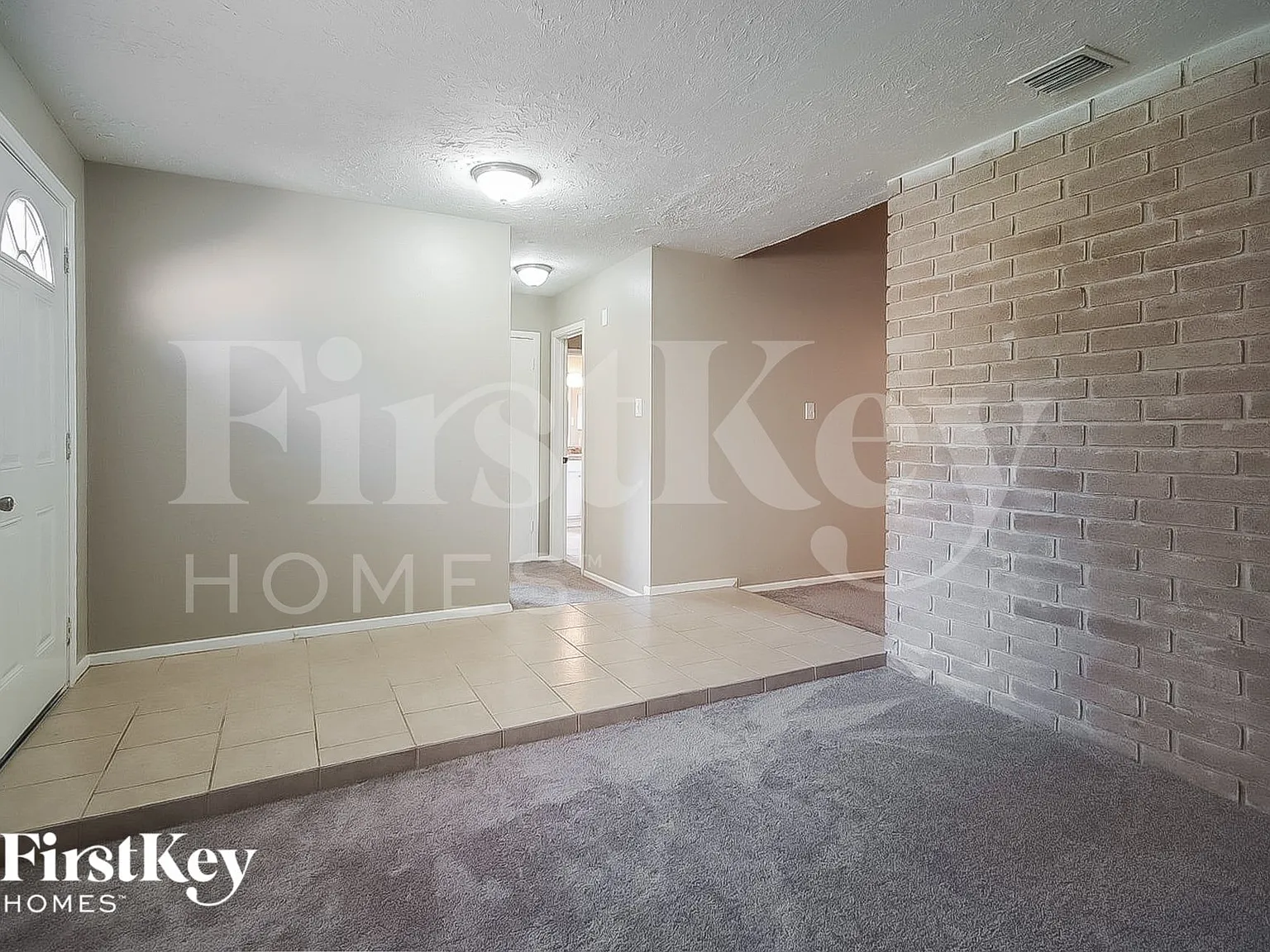 3 bed, 2.0 bath, 2055 sqft, $2,005 — Photo 2
