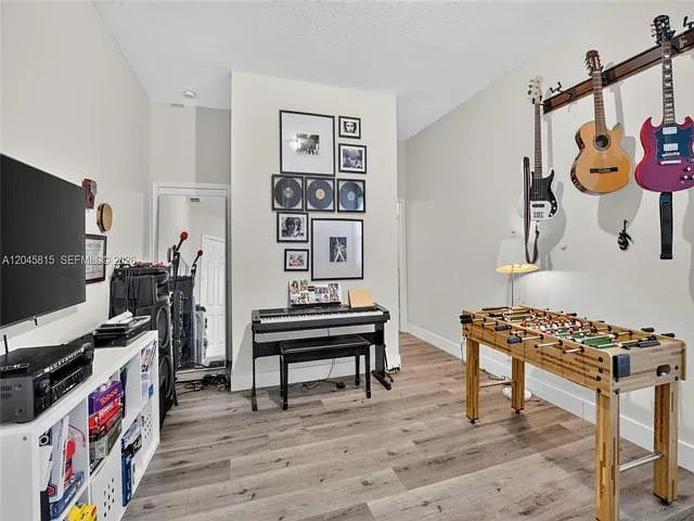 981 Waterside Cir — Photo 6