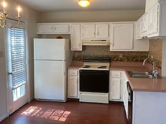 3rd image of 4660 Amanda Oaks Cir S