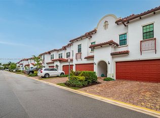 11615 SW 13th Dr, Pembroke Pines, FL 33025