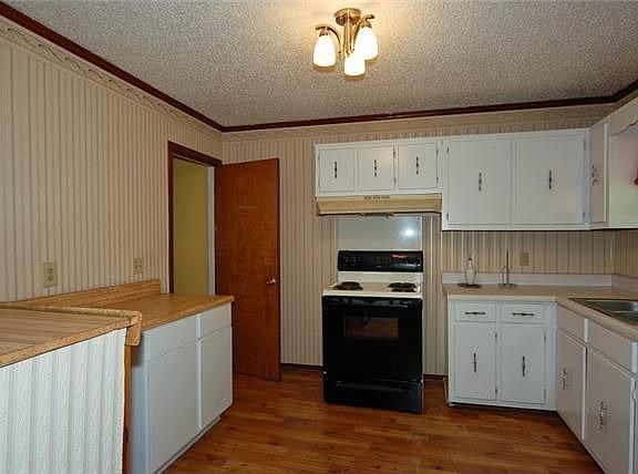 2nd image of 2622 Bethwood Dr
