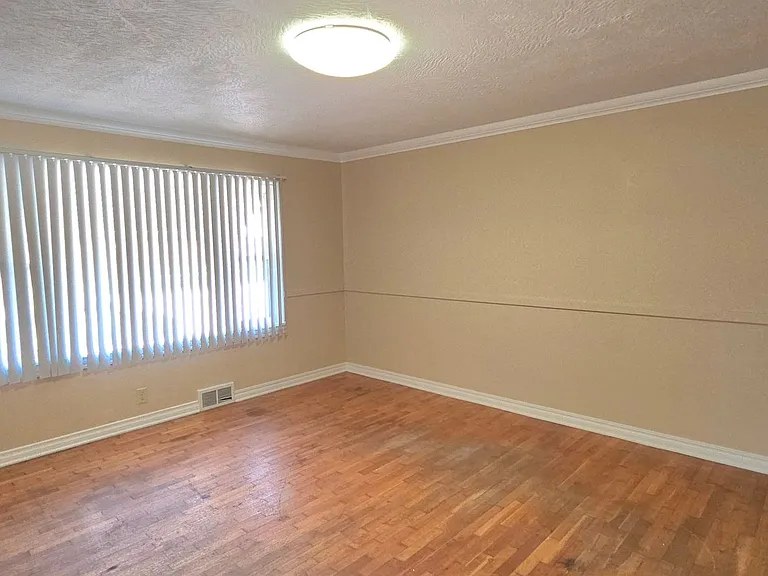 512 W Normal St — Photo 3