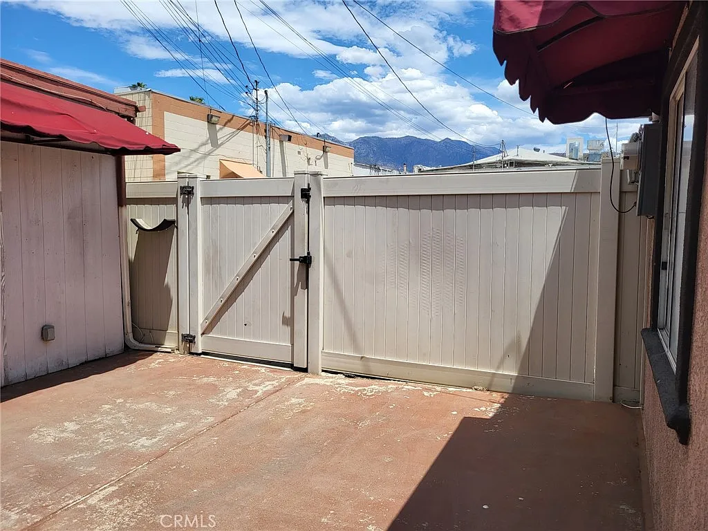 Studio, 650 sqft, $1,850 — Photo 3