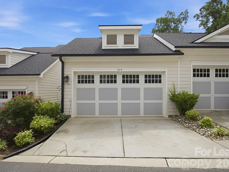 519 Griffith Village Ln — Photo 34