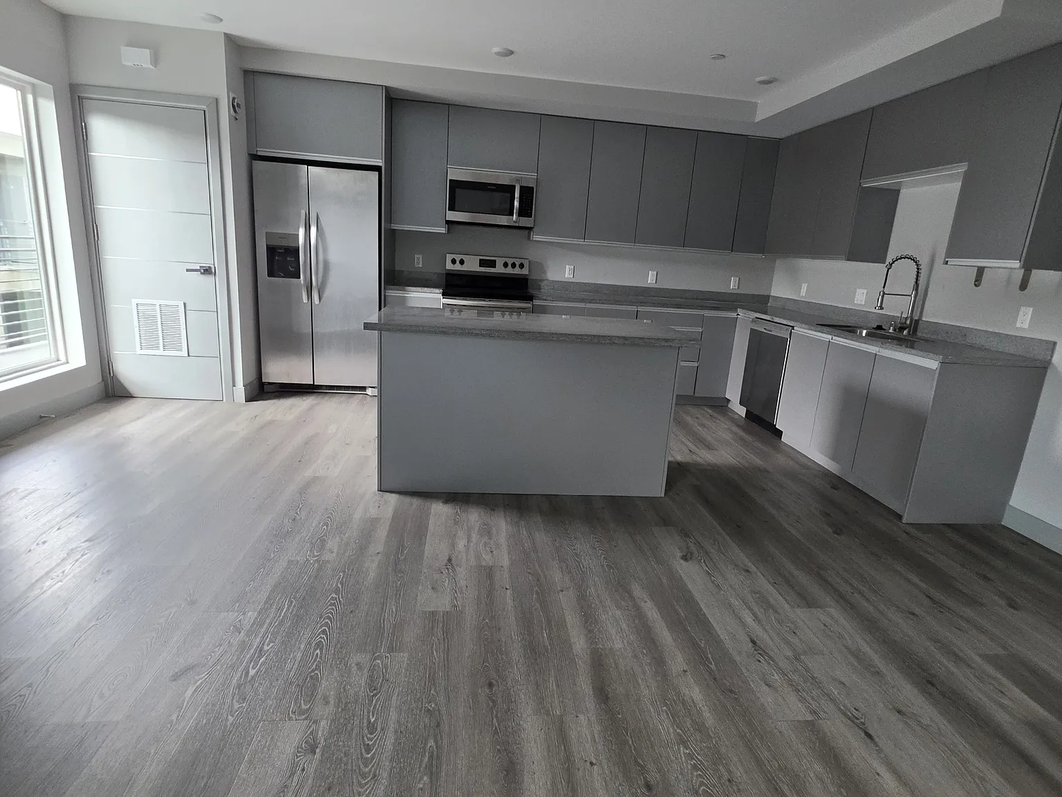 3 bed, 1470 sqft, $3,900 — Photo 4