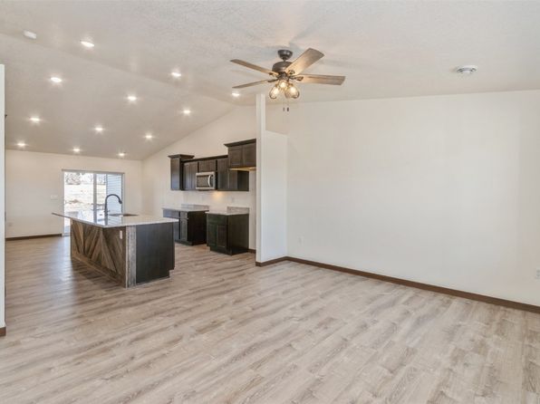 144 Towne Centre Dr, Urbana, IA 52345