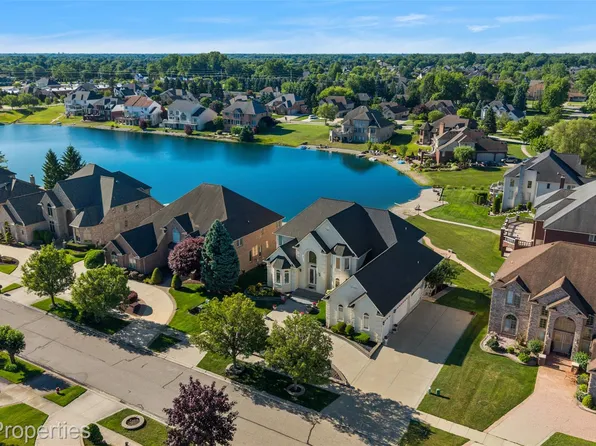 12984 Azure Dr, Shelby Township, MI 48315