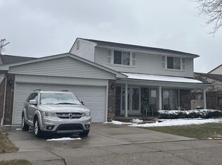 13864 Barfield Dr, Warren, MI 48088